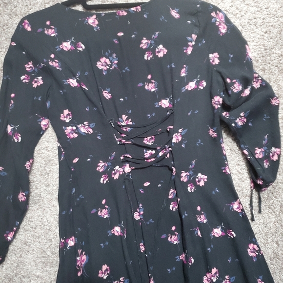 Women's dress - Picture 3 of 3